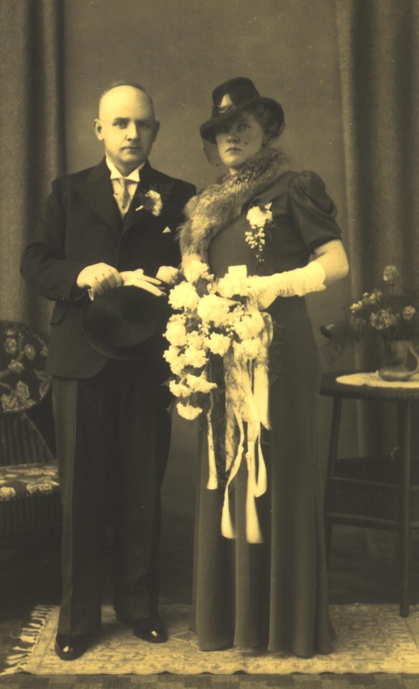 Bep en Hen op hun trouwdag.