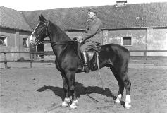 Jan was tijdens de mobilisatie als hoefsmid ingedeeld bij het 1e Regiment Huzaren.